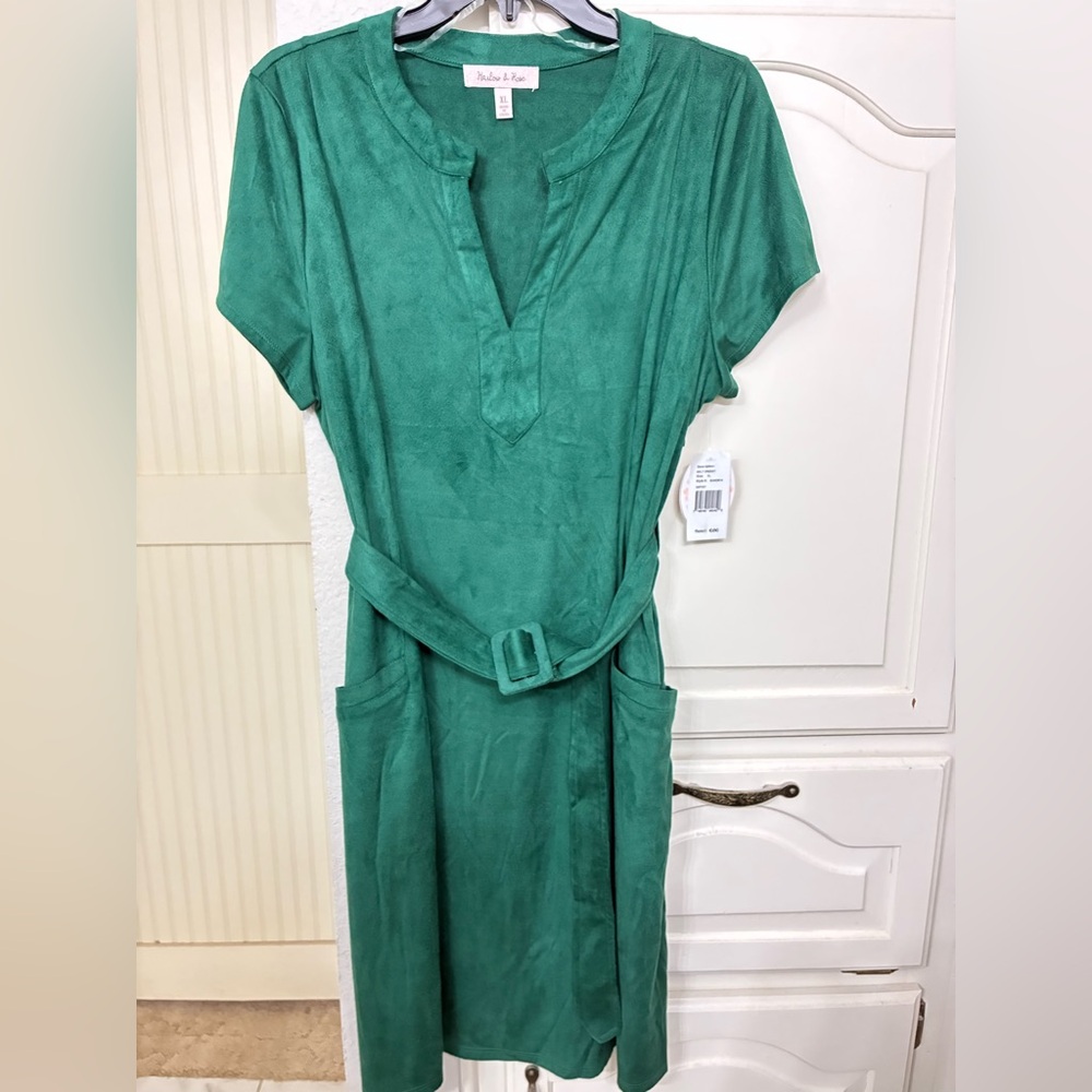 Harlow & Rose Green Velour Belted Dress